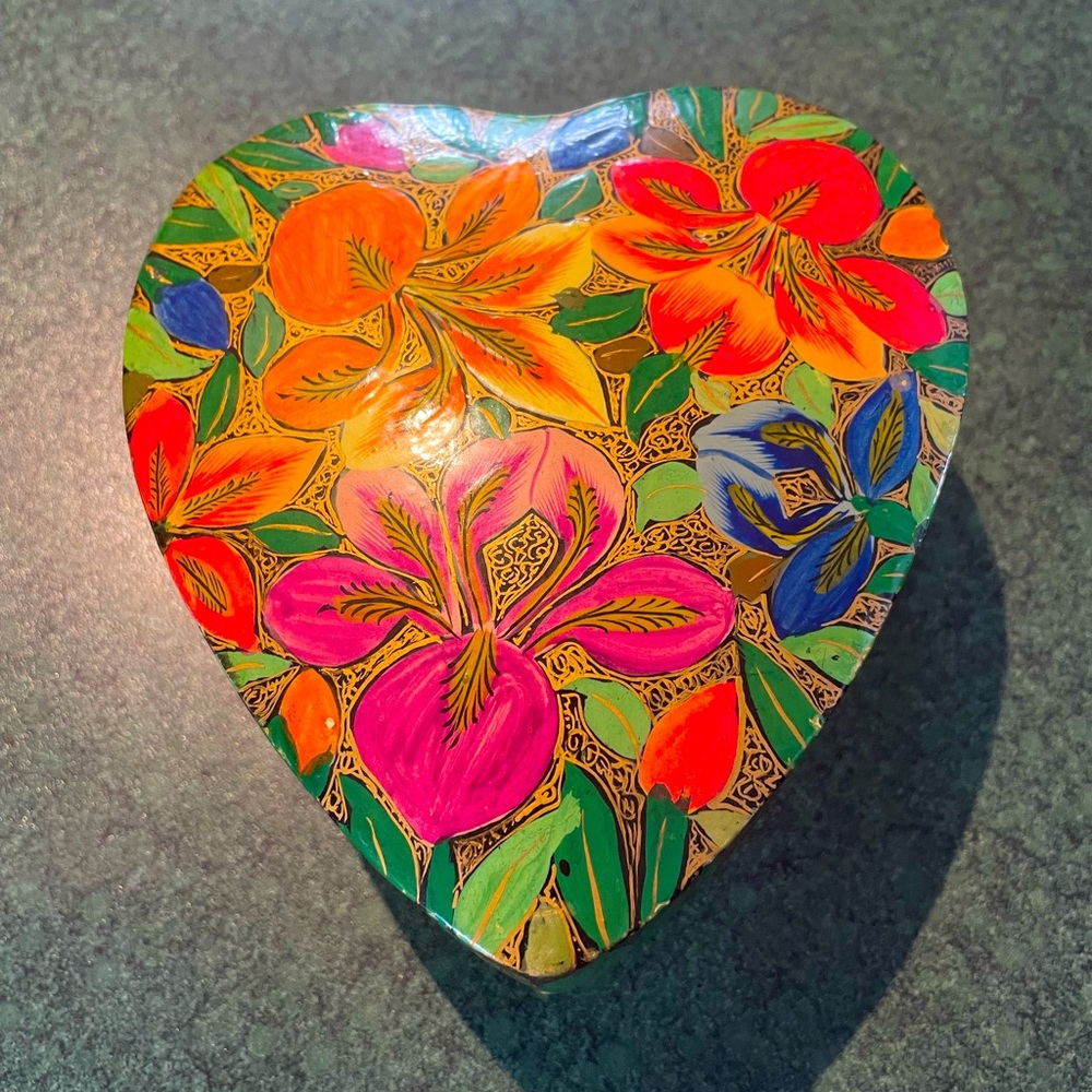 Heart ♥️ Shaped Floral Wood Box - Picture 2 of 7